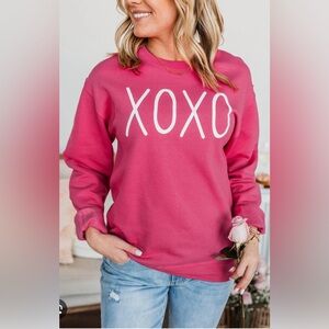 NWOT IN BLACK AND WHITE Hugs and kisses sweatshirt